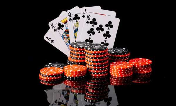 Tácticas para destacar en el póker en línea