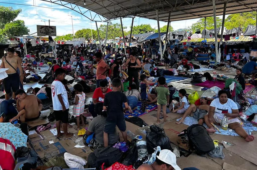 Caravana migrante realiza una vigilia en Chiapas para pedir por su