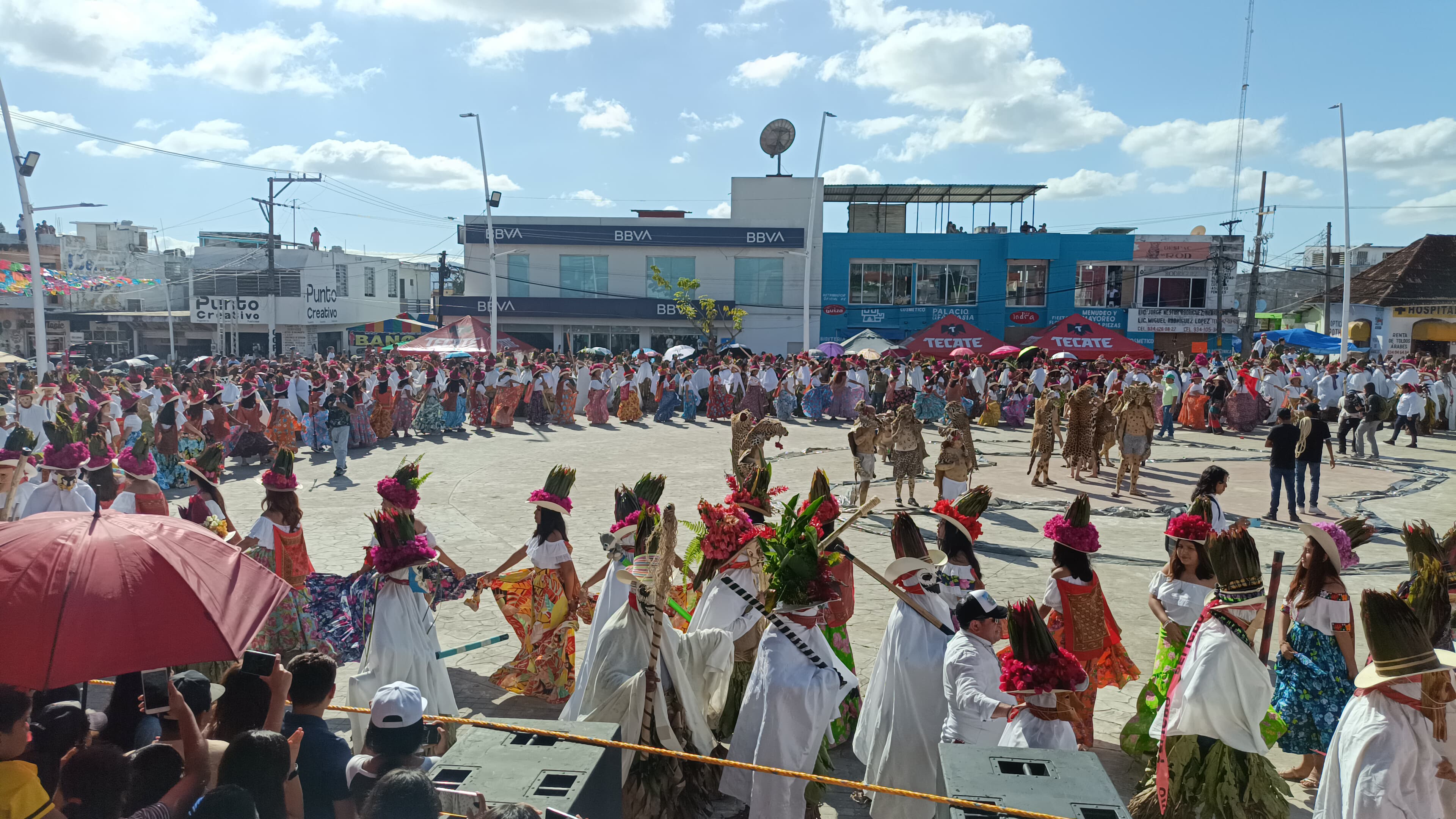 Arropan tabasqueños a la tradicional Danza del Pochó en primer domingo del Carnaval Tenosique 2025