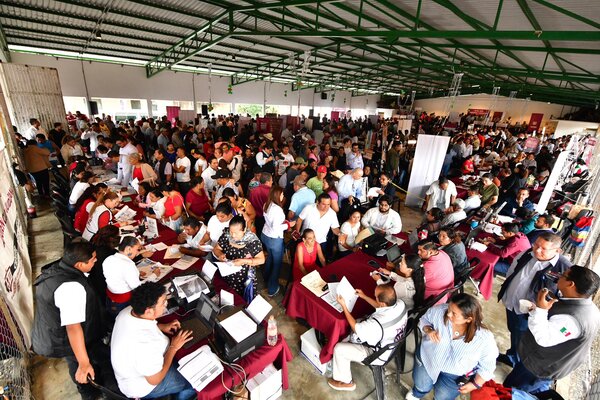 Gobierno de Tabasco entrega 200 certificados de vivienda a familias de Centla
