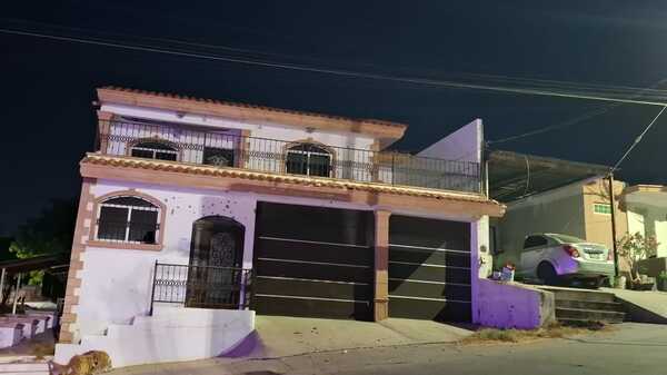 Atacan a disparos dos casas en Culiacán; una fue incendiada