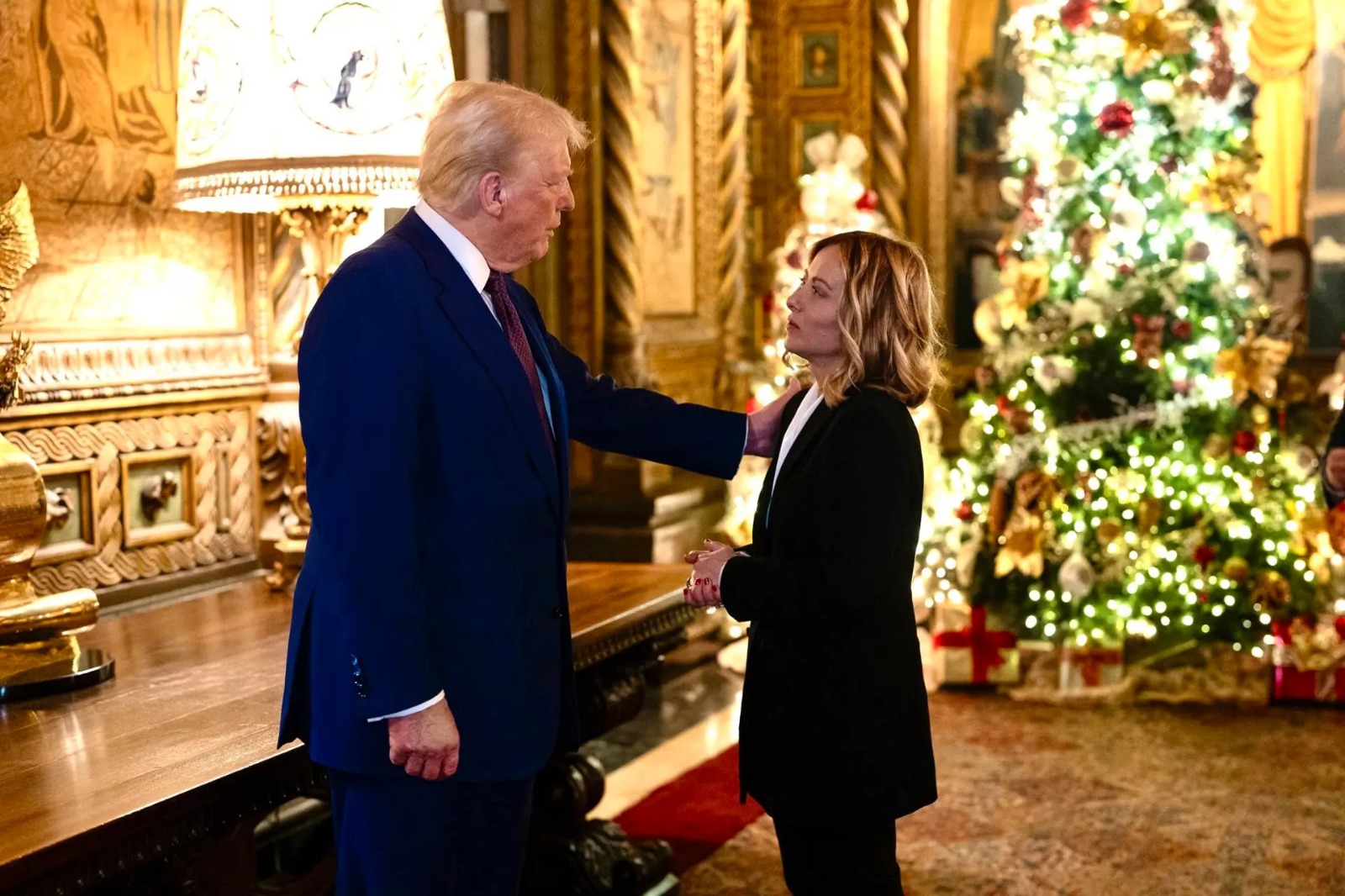 Primera ministra italiana, Giorgia Meloni, sorprende a Donald Trump con visita