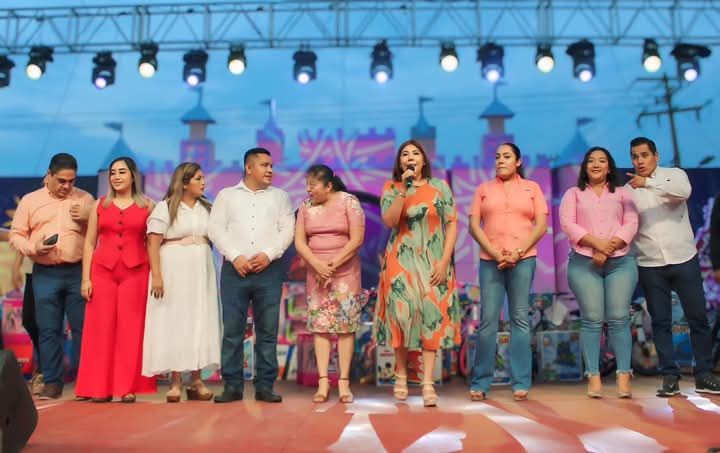 Cientos de familias celebran junto a la alcaldesa Mari Luz Velázquez el Día de Reyes en Huimanguillo