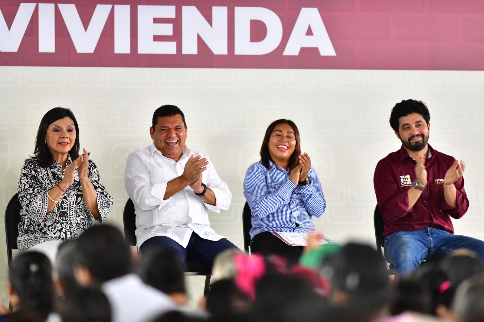 Gobierno del Pueblo transforma realidad de familias con programa de vivienda; entrega Javier May primeros 350 certificados en Centro