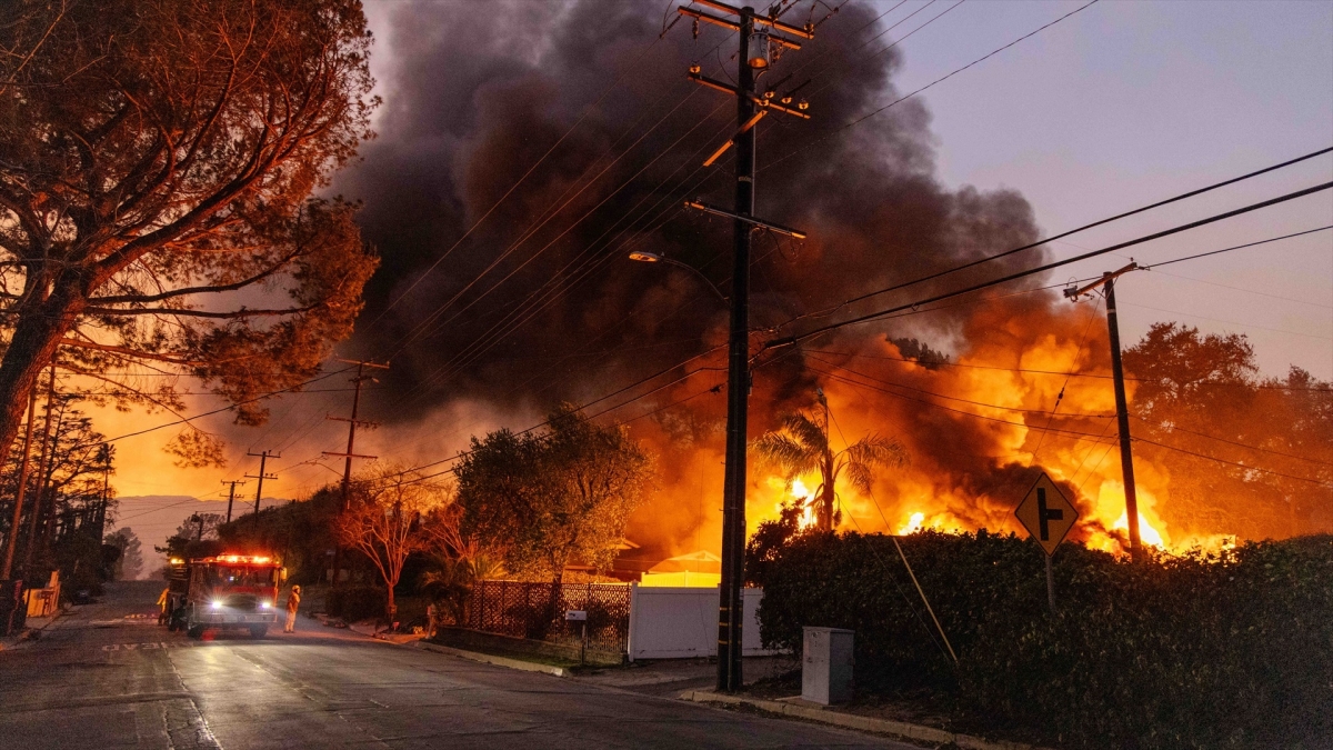 Aumenta a 24 la cifra de muertos por los incendios en Los Ángeles