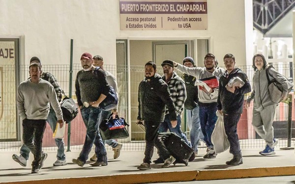 Empresarios se comprometen a emplear a miles de migrantes deportados por EU