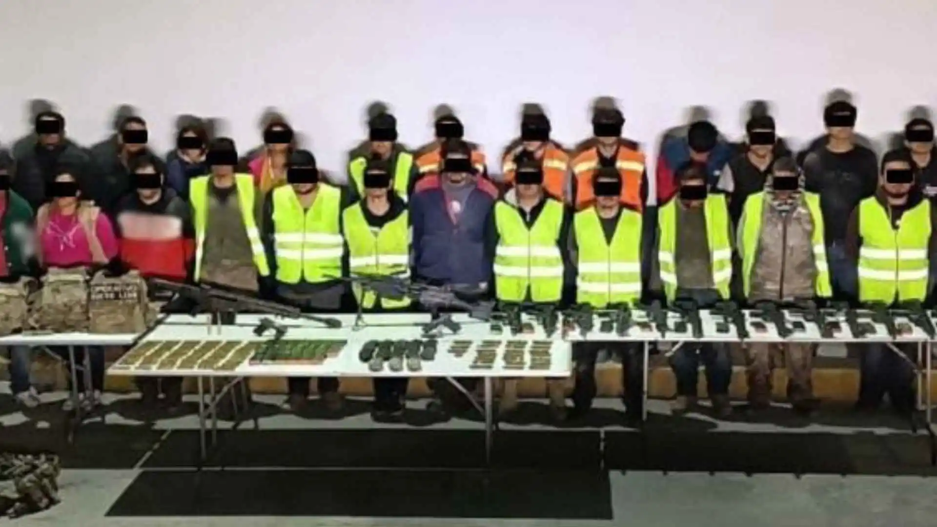 Detienen a 27 personas en Nuevo León con arsenal