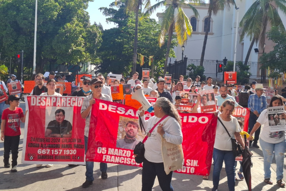Ciudadanos marchan nuevamente en Sinaloa con exigencia de paz y la renuncia del gobernador