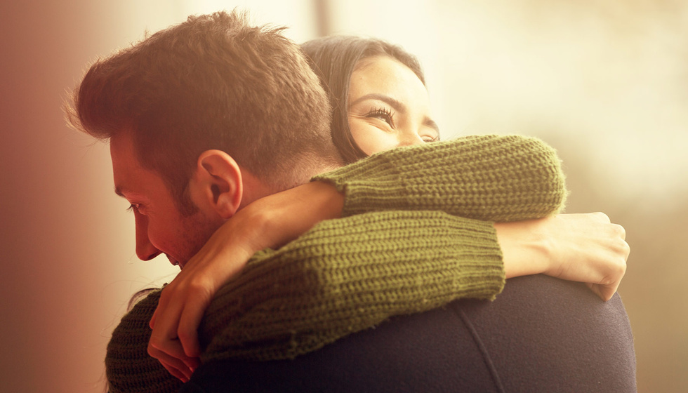 Académicos UNAM describen los beneficios de dar y recibir abrazos