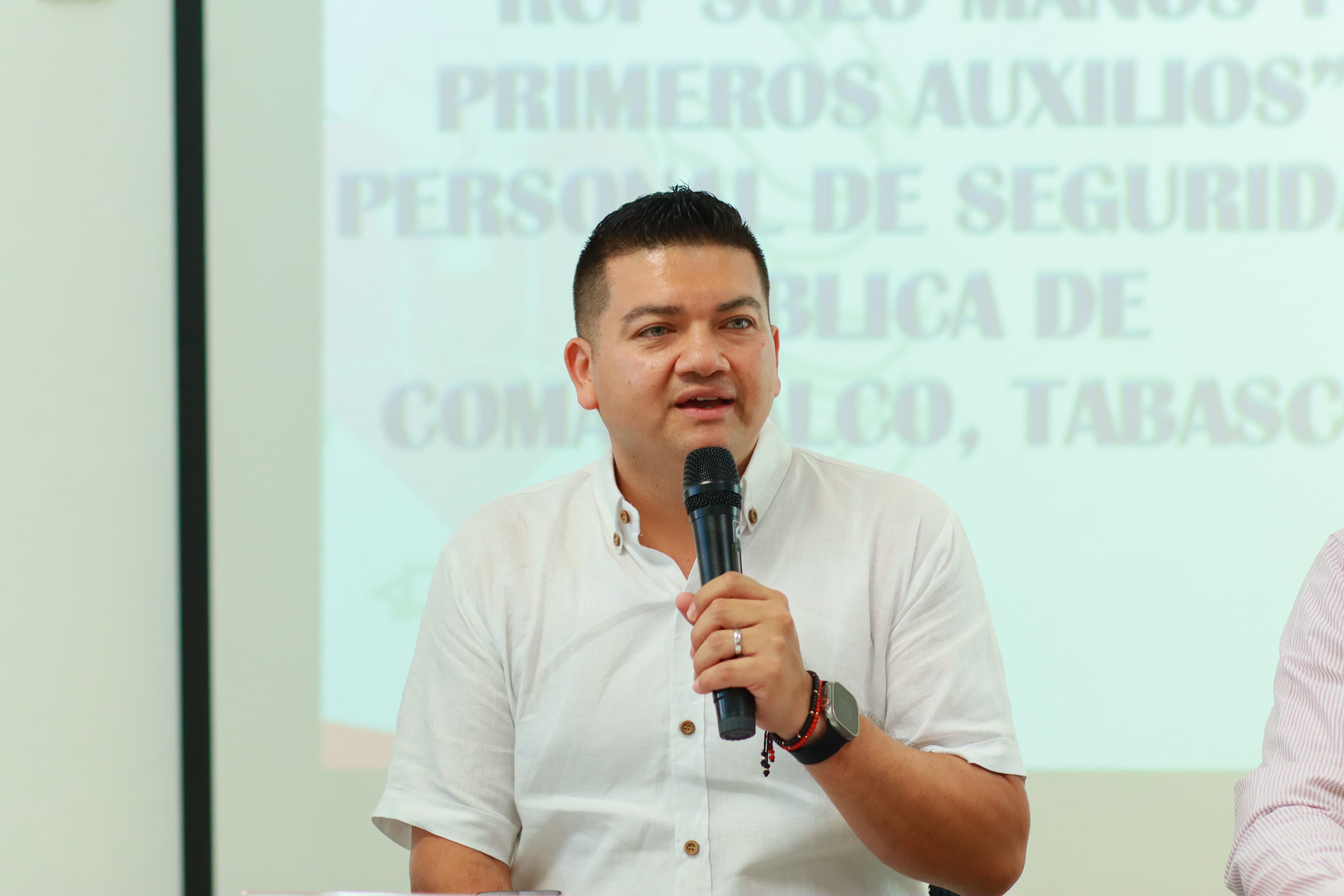 Inaugura Ovidio Peralta Curso-Taller RCP “Solo manos y primeros auxilios”