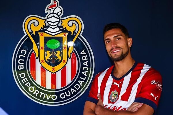 Chivas anuncia la salida de un 9 rumbo a Canadá