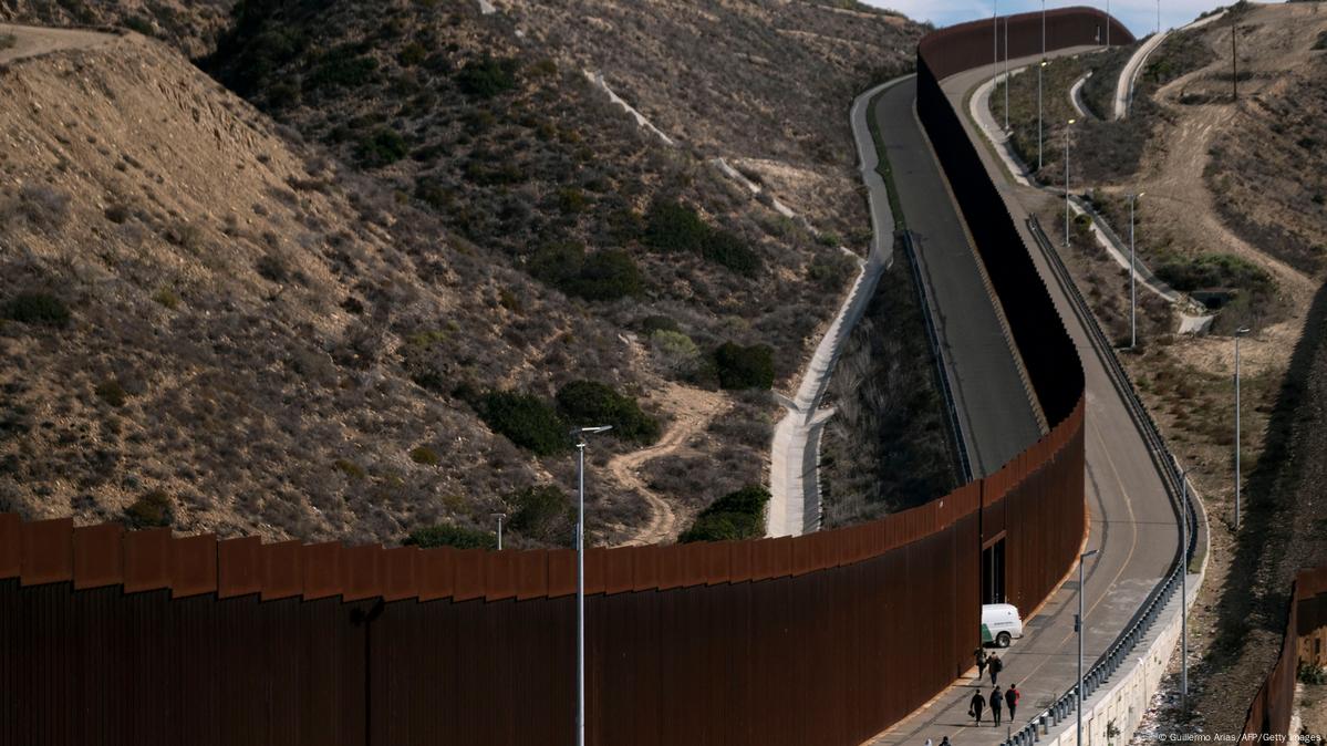 Trump reanuda la construcción del muro fronterizo entre México y EEUU