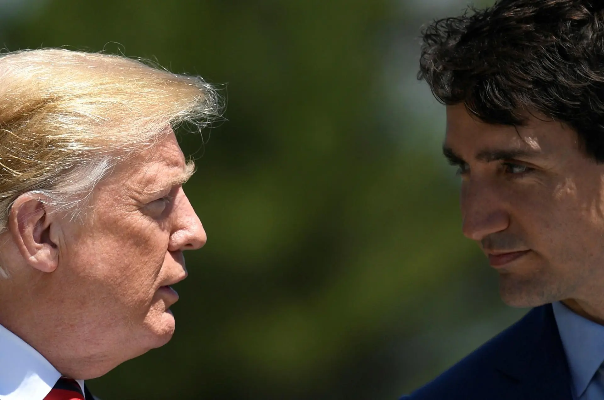 Trump obtiene compromiso de Trudeau y suspenderá 30 días los aranceles a Canadá