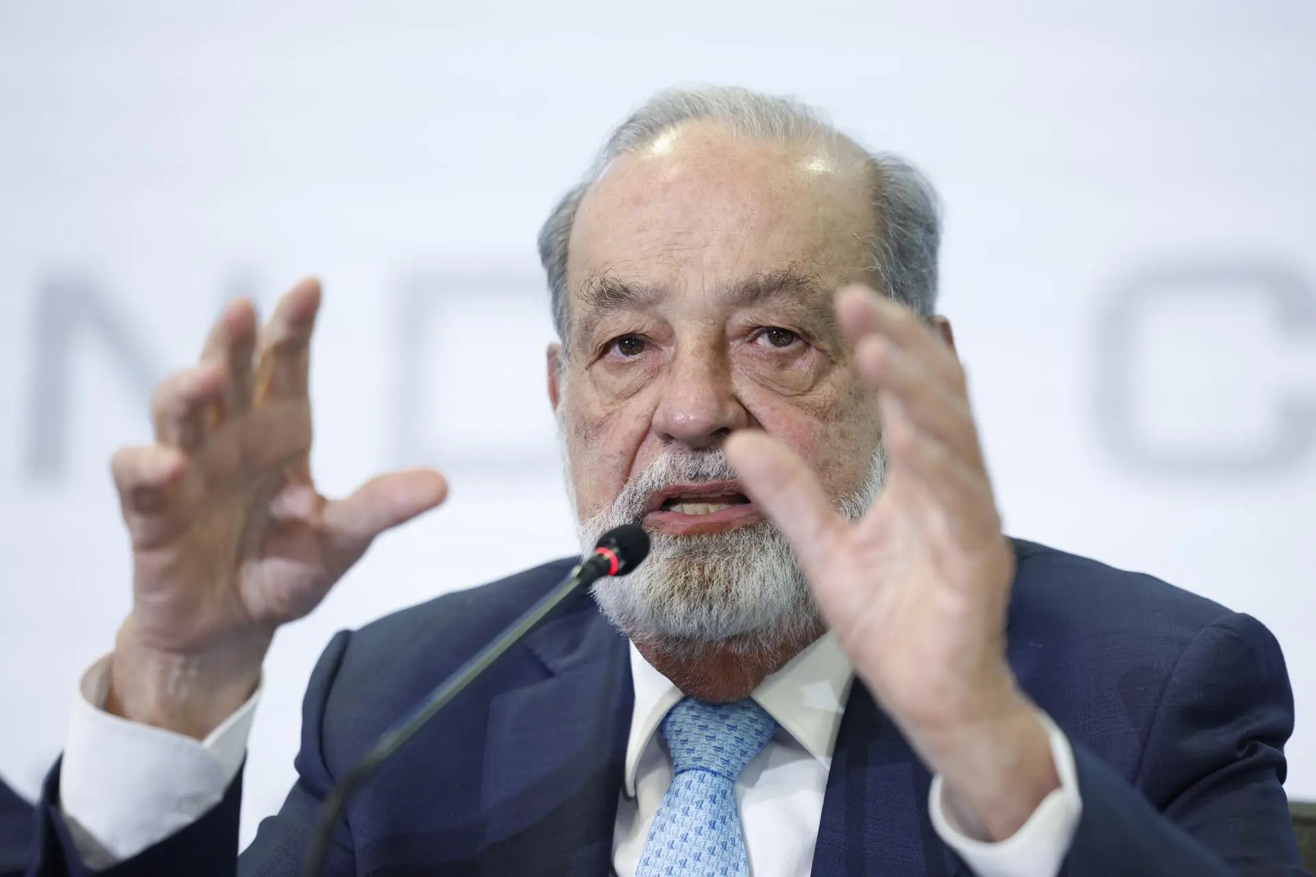 Carlos Slim dice que aranceles de Trump causarían “una explosión” de la inflación en EE.UU.