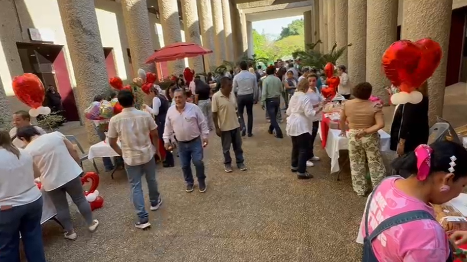 Instala voluntariado de Salud “Mercadito del Amor y de la amistad”