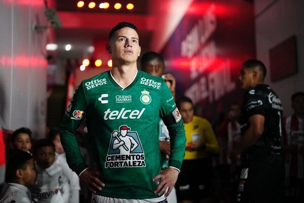 El mundialista colombiano James Rodríguez, en el equipo ideal del fútbol mexicano