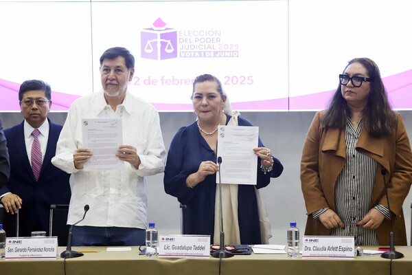 Senado entrega a INE listas de candidatos para elecciones al poder judicial