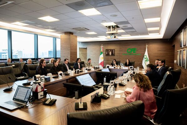 CFE refrenda su compromiso para reducir la brecha digital