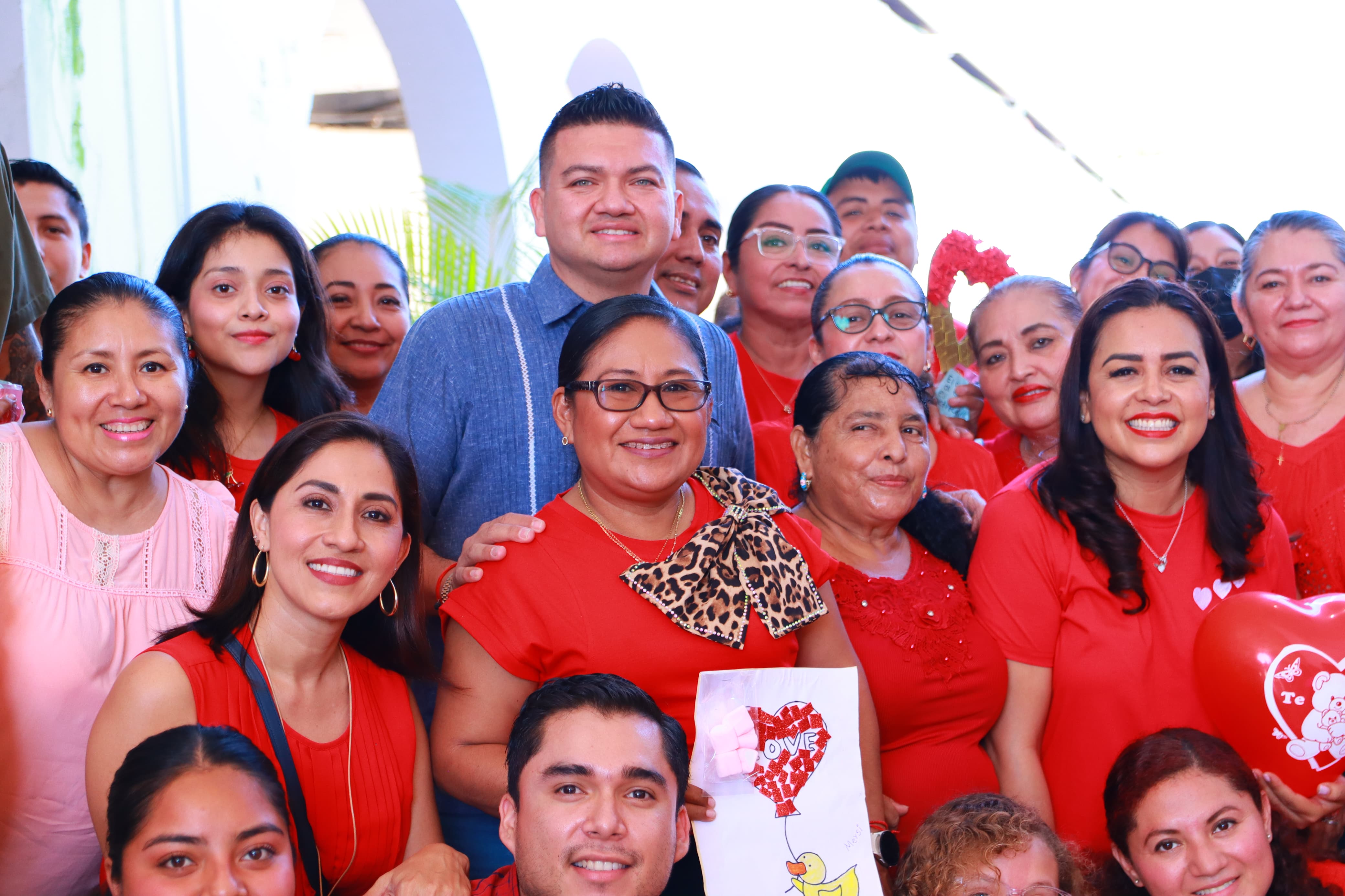 Participa Ovidio Peralta en jornada de abrazos e inclusión en Comalcalco