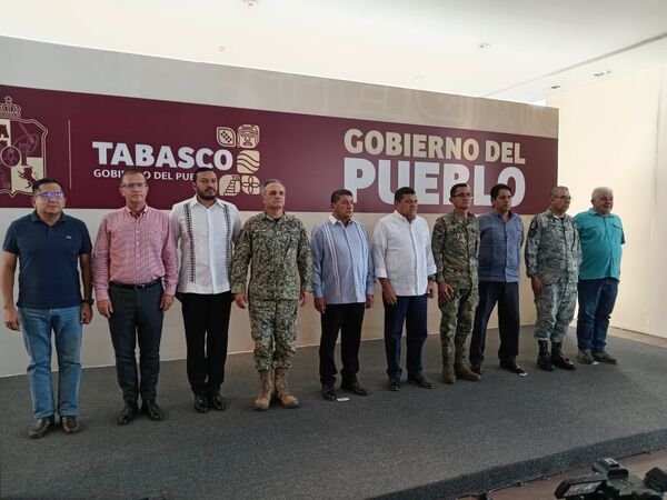 El gobernador Javier May reconoce el trabajo de Víctor Hugo Chávez