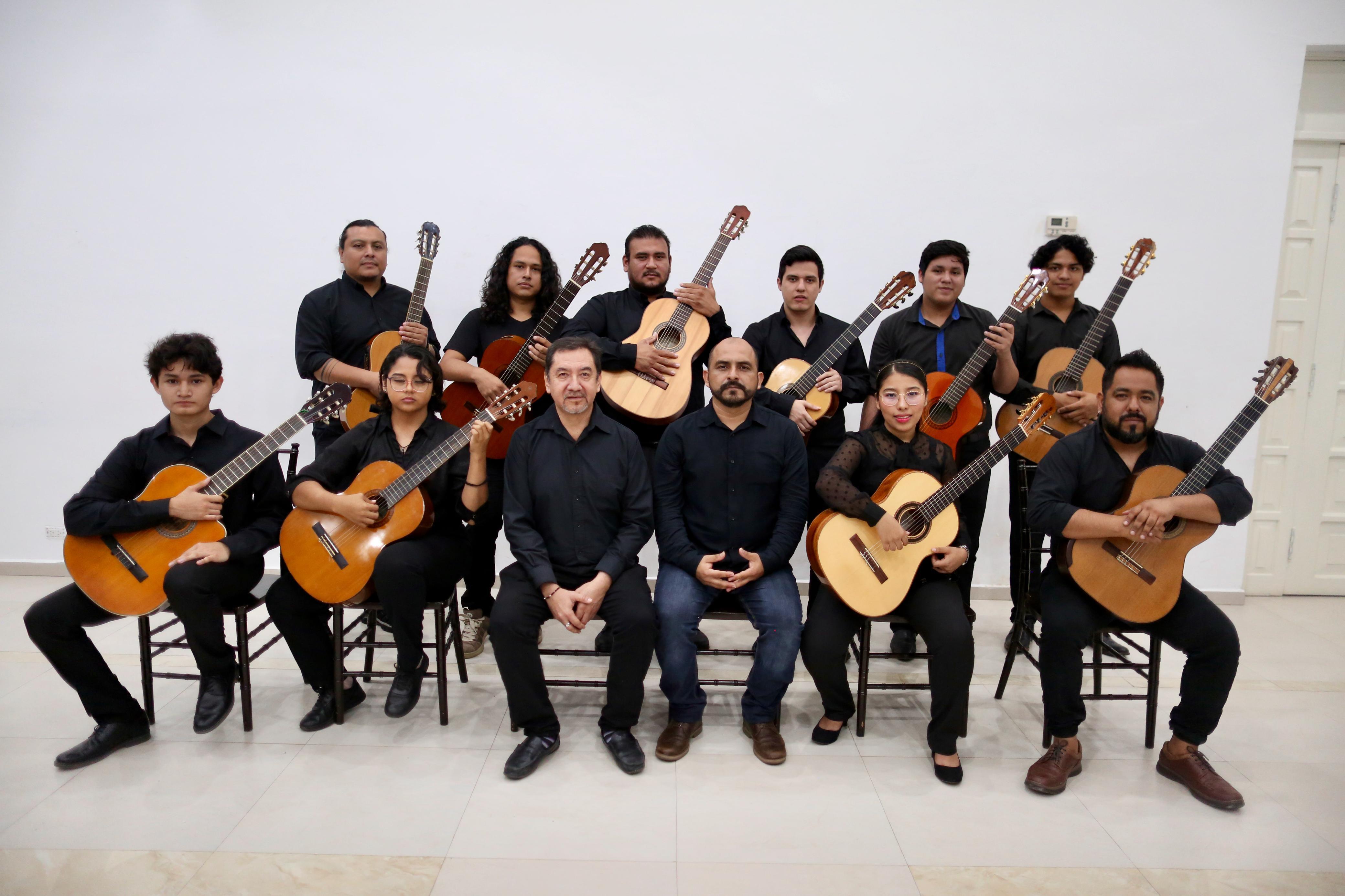 Se conformó la Orquesta de Guitarras de la Escuela Estatal de Música