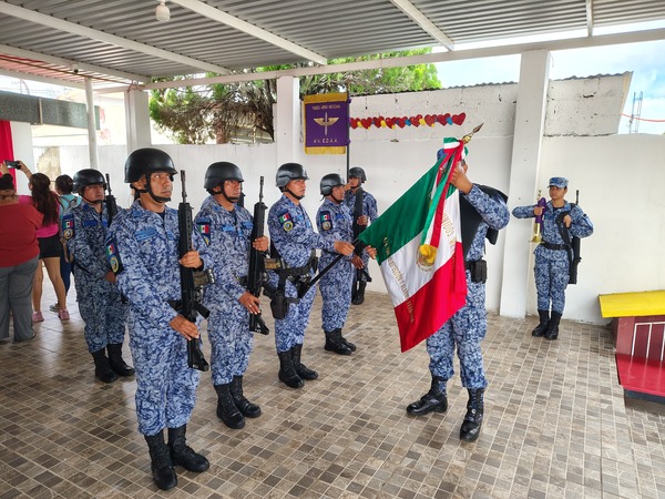 Personal de la Fuerza Aérea lleva a cabo Honores a la Bandera en Emiliano Zapata
