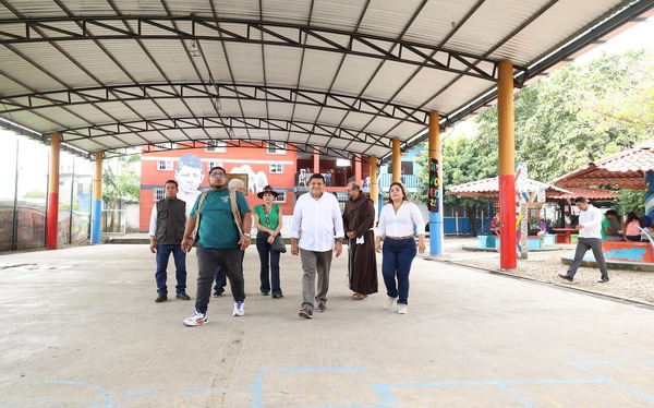 Visita Gobernador Javier May el albergue ‘La 72’ en Tenosique