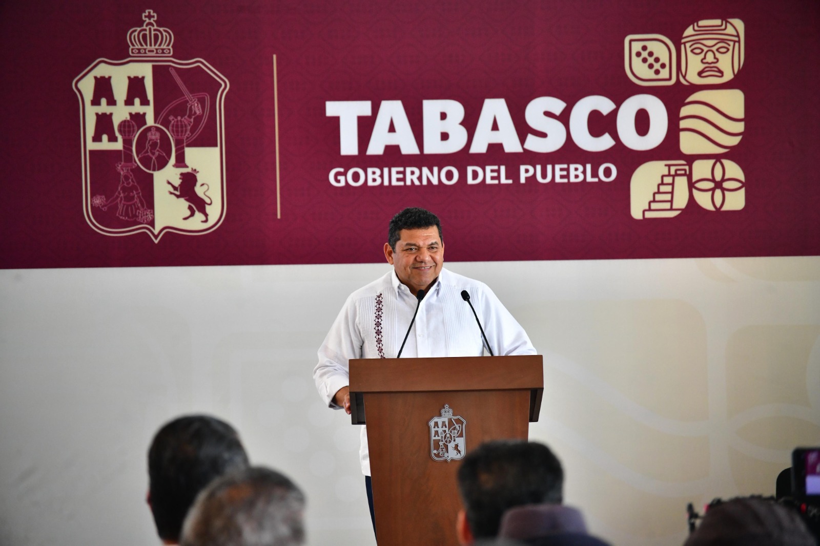 Con 3,500 mdp para obra pública, la aplicación de programas sociales y la recuperación del tejido social: Javier May