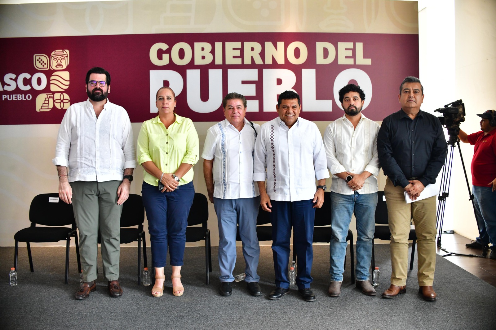 En construcción de viviendas, se privilegiará contratación de empresas locales, para impulsar la economía y generar empleos: Javier May