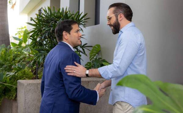 Bukele anticipa un acuerdo “sin precedentes” con Estados Unidos en materia migratoria