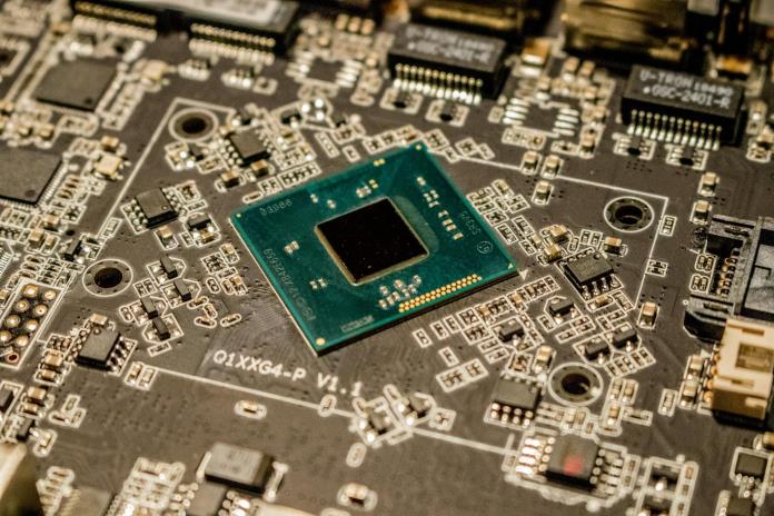 México tendrá centro para diseñar chips: presentan plan para fabricar semiconductores