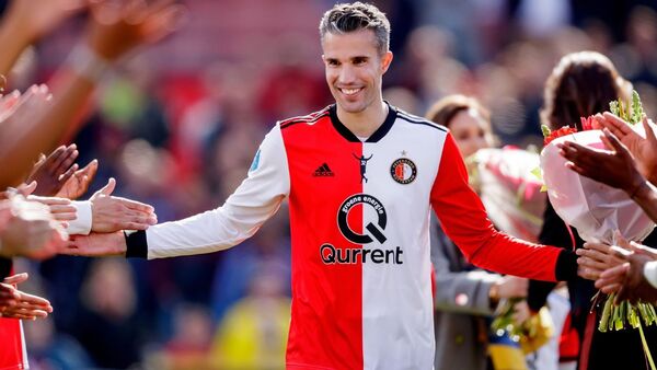 Robin Van Persie, nuevo entrenador del Feyenoord; dirigirá al mexicano Stephano Carrillo