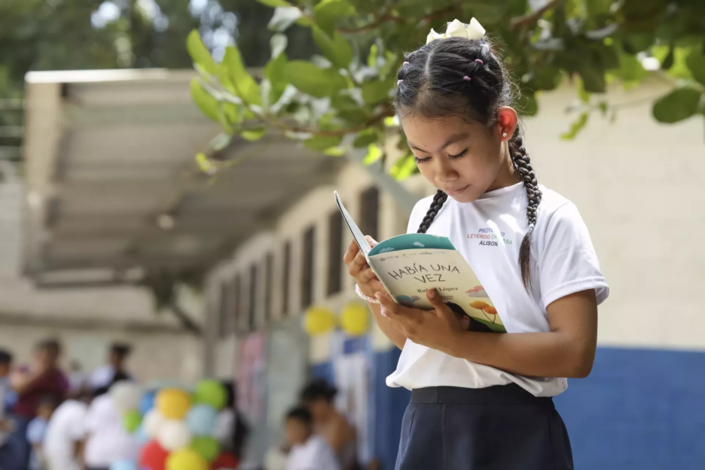 La población lectora de más de 18 años cayó 14% en la última década: Inegi