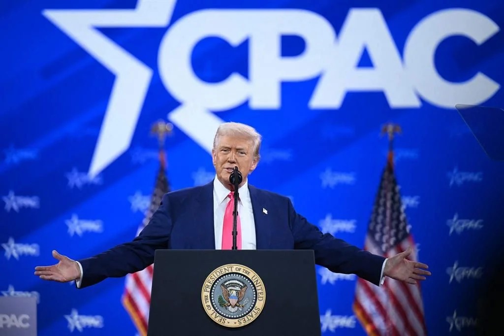 Trump asegura que no está contento ni con México ni con Canadá