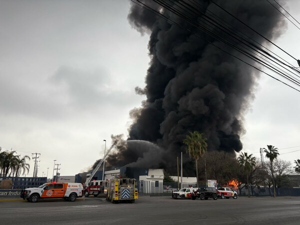 Sin lesionados tras incendio de fábrica en Apodaca, Nuevo León