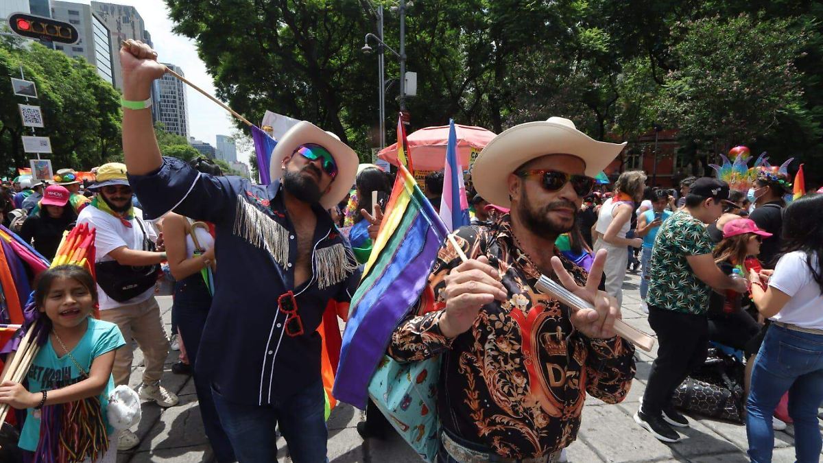 ¿Eres de la comunidad LGBT+? Anuncian beca de 4 mil pesos en CDMX