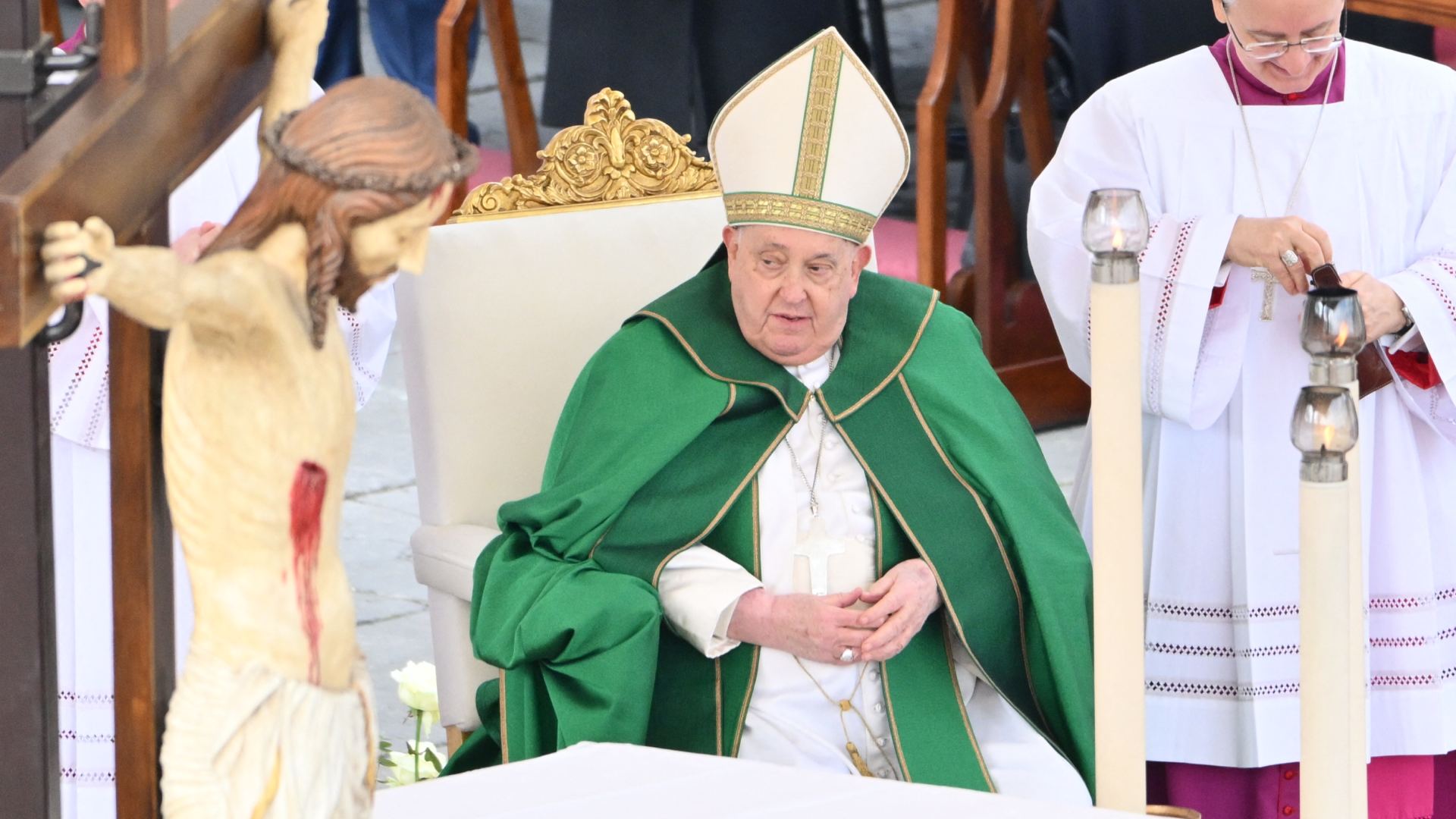 El papa Francisco interrumpe la lectura de su homilía por ‘dificultades en la respiración’