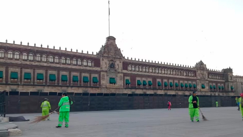 Palacio Nacional amanece blindado con vallas metálicas previo a marcha del 8M