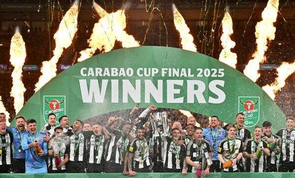 Newcastle rompe sequía de 70 años tras ganar la Carabao Cup 2025 contra el Liverpool