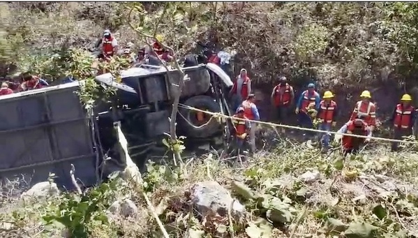 Conductor perdió el control del autobús en accidente donde murieron 19 personas