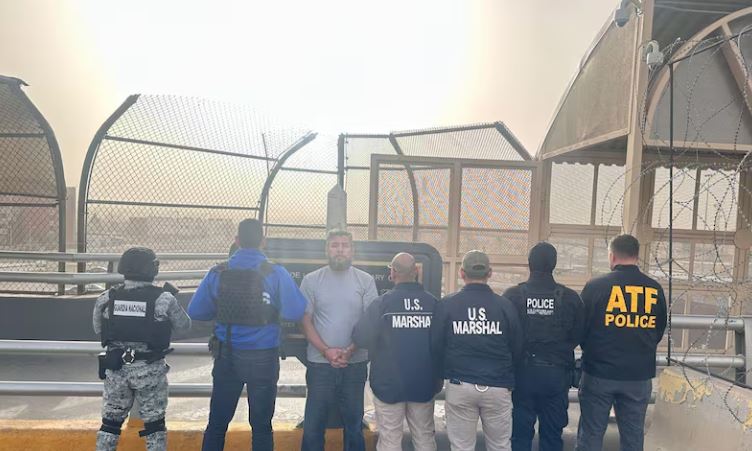 Deportan a EU a sujeto relacionado con venta de armas usadas en atentado contra García Harfuch