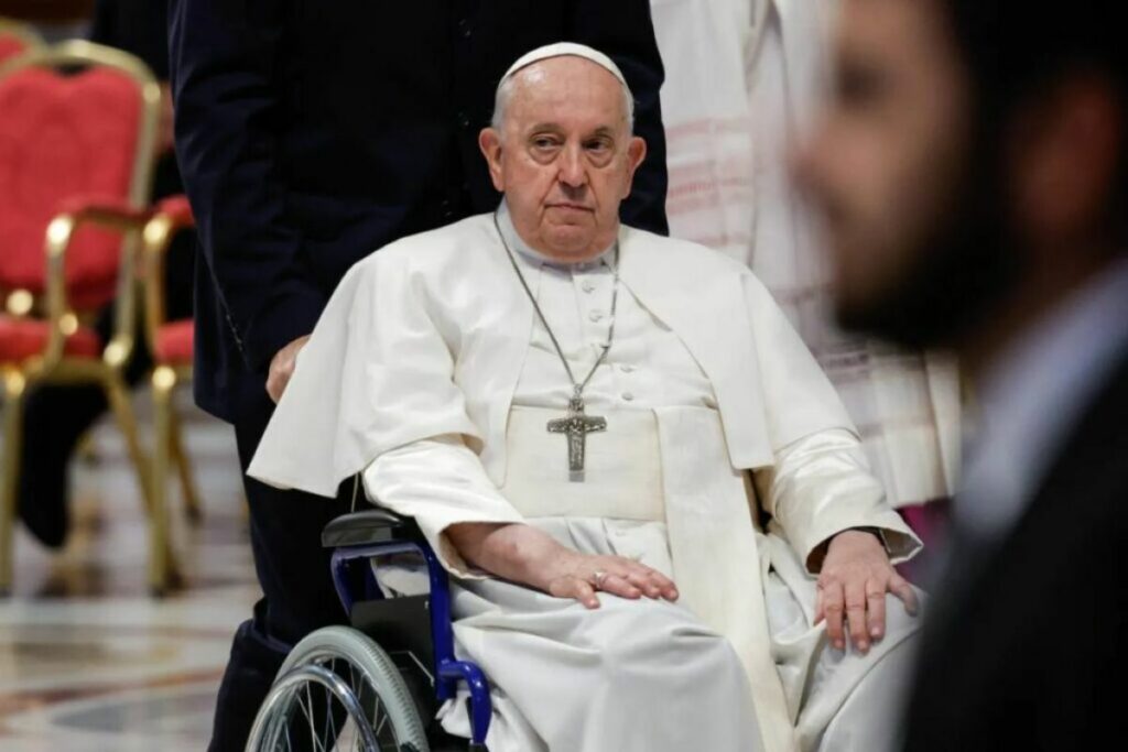 Papa Francisco continúa con la fisioterapia motora y el tratamiento