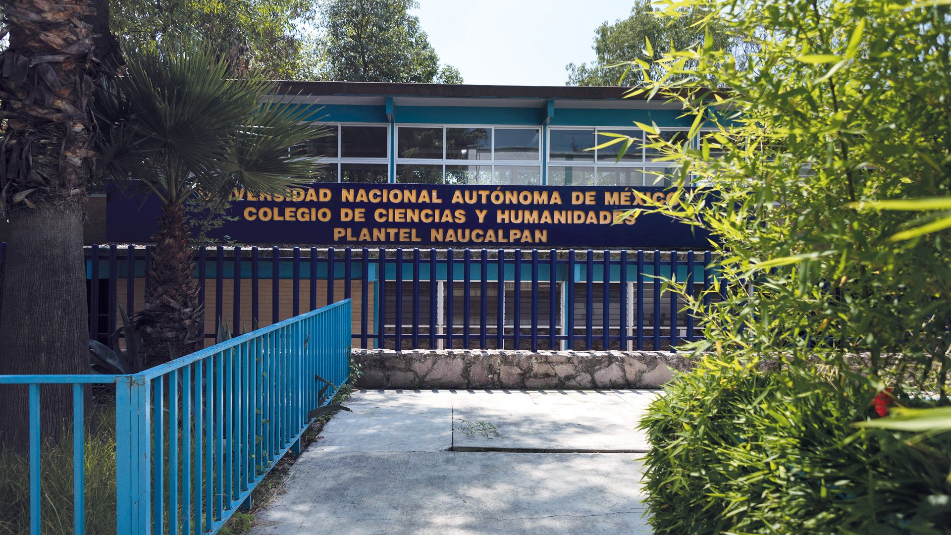 Maestro de CCH Naucalpan, Edomex es apuñalado por un estudiante; fue atacado mientras daba clases