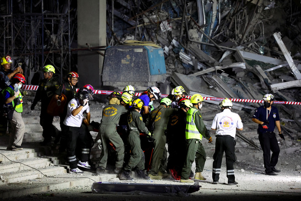 Al menos 10 muertos, 16 heridos y más de 100 desaparecidos en Bangkok tras terremoto