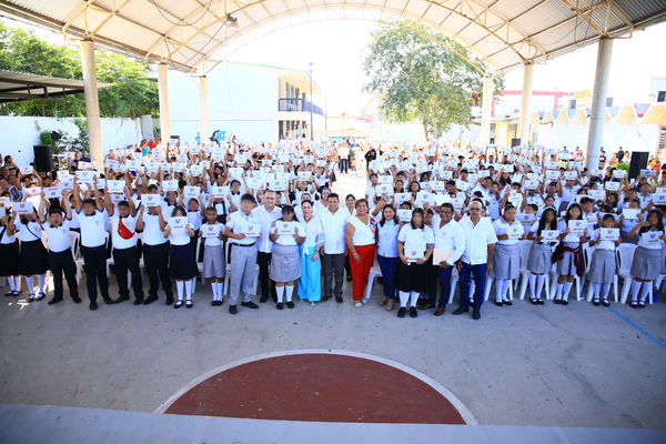 Entrega Javier May mil 765 tabletas electrónicas del programa Inclusión Digital