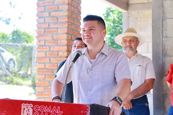 Entrega Ovidio Peralta 41 viviendas a familias de Comalcalco