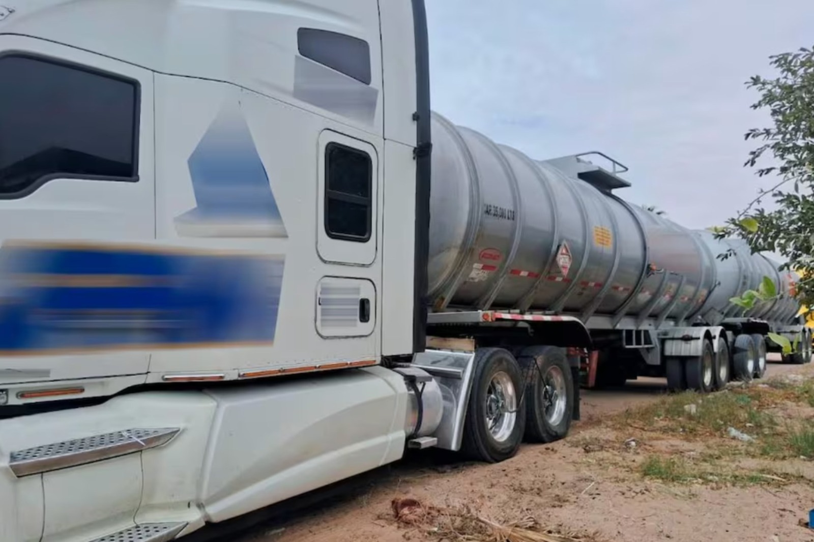 Decomisan seis camiones con 200 mil litros de combustible en Sonora