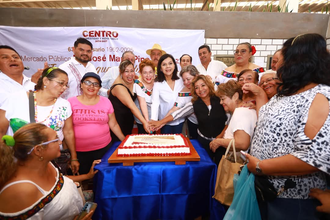 Festeja Yolanda Osuna con locatarios y clientes el 63º Aniversario del mercado “Pino Suárez”