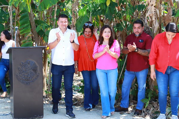 Día de fiesta y felicidad en Lagartera; Ovidio Peralta les entrega sistema de agua potable
