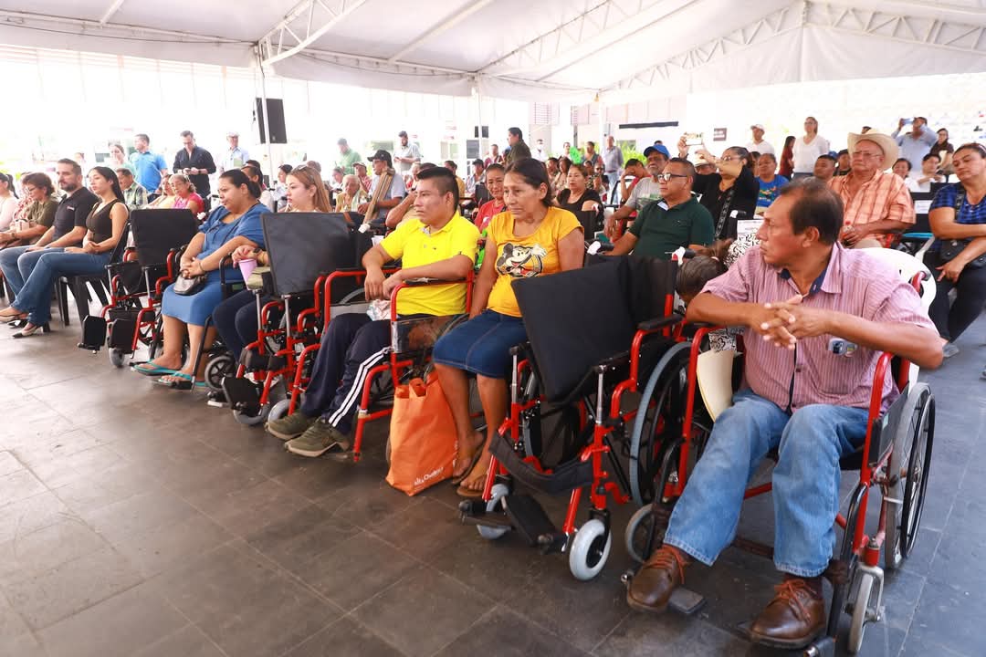 Entrega Yolanda Osuna sillas de ruedas para fomentar la inclusión e igualdad